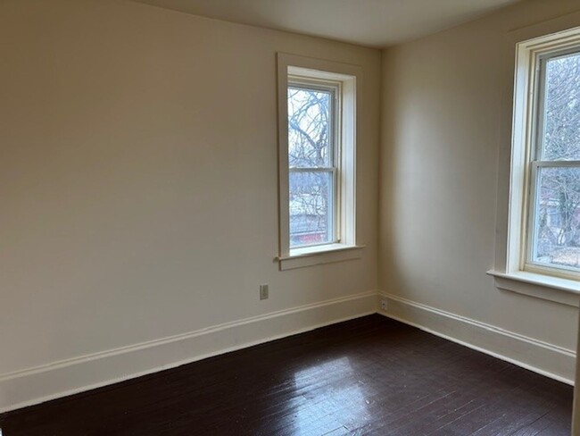 Building Photo - 2 Bedroom 1 Bathroom Harrisburg School Dis...