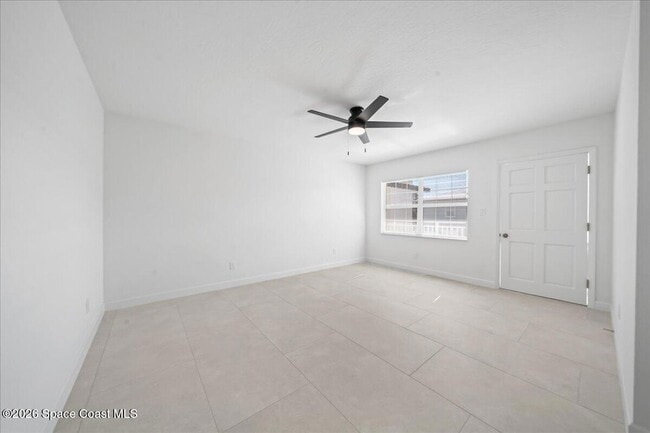 Building Photo - 154 Crescent Beach Dr