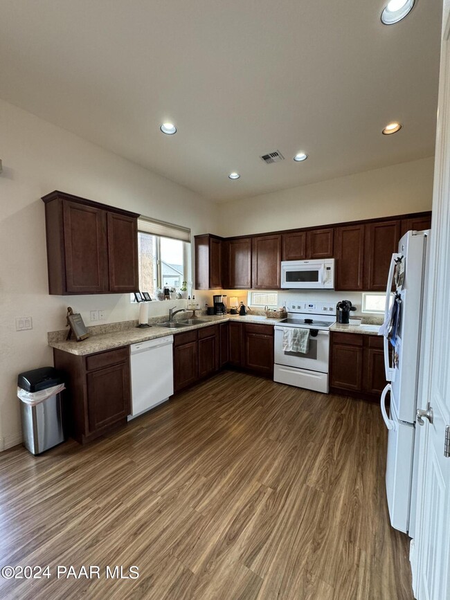 Building Photo - 5765 N Thornberry Dr