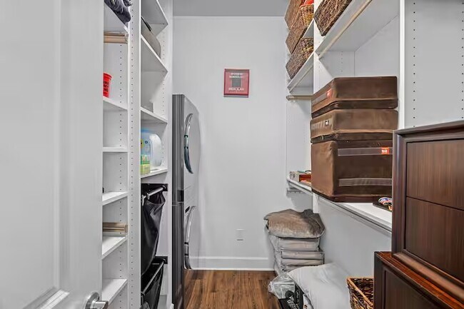 Building Photo - 635 N Alexander St