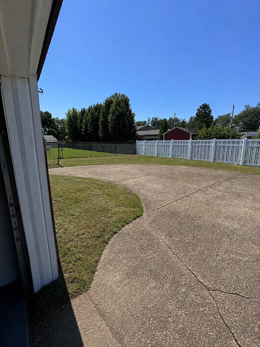 Building Photo - 52 Macek Dr