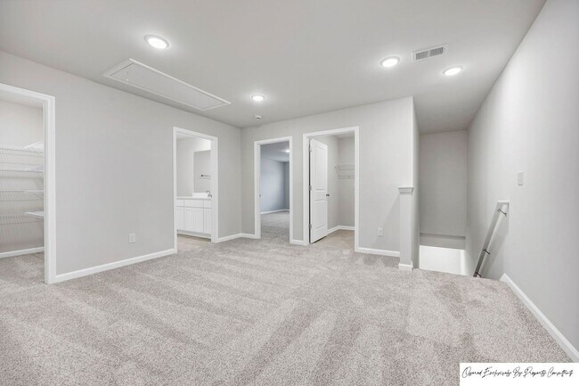 Building Photo - STUNNING TOWNHOME IN BLYTHEWOOD