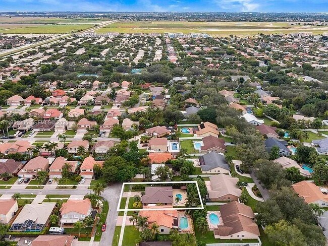 Building Photo - 14801 SW 154th Ct