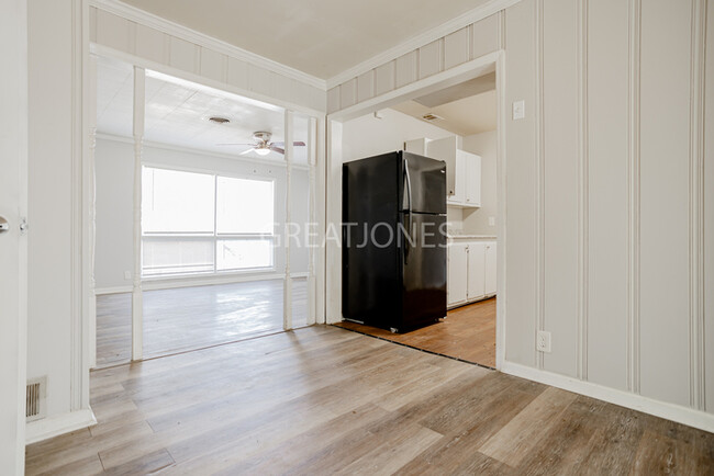 Building Photo - Charming 3 Bedroom in Columbus!