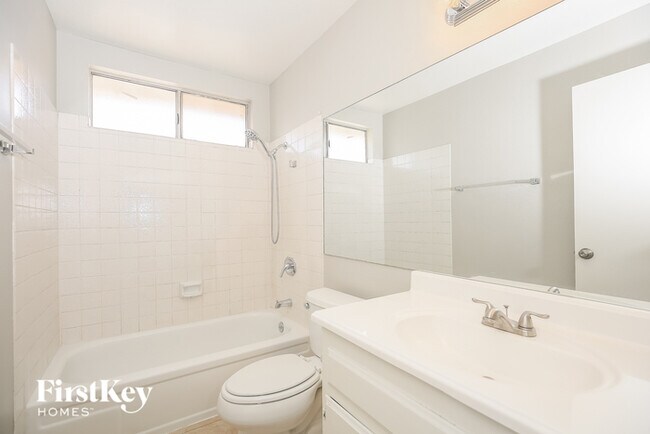 Building Photo - 3775 Duneville St