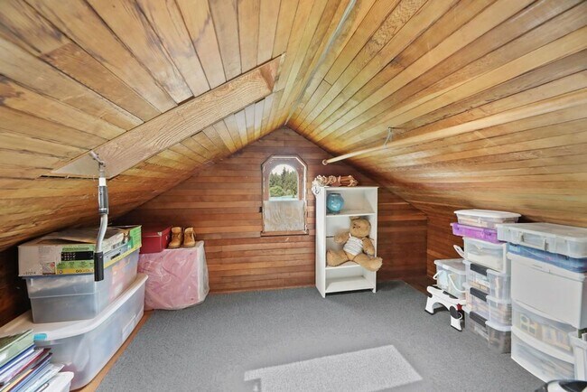 Building Photo - Snohomish Timeless Classic Rental Home