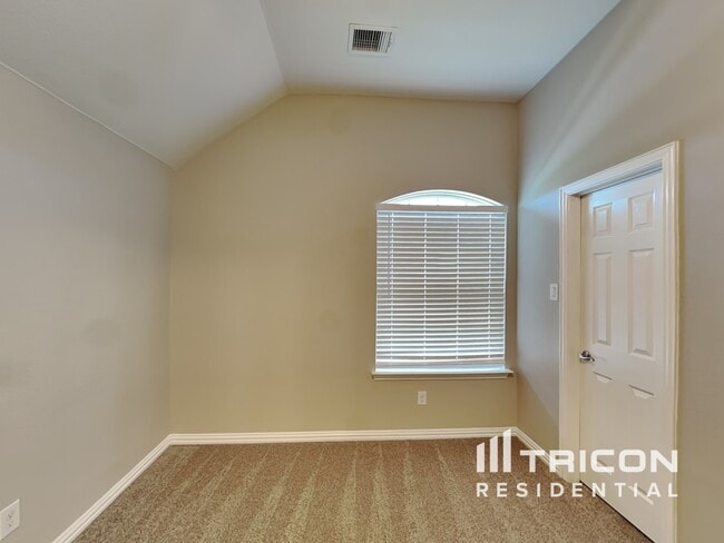 Building Photo - 131 Lake Trail Dr