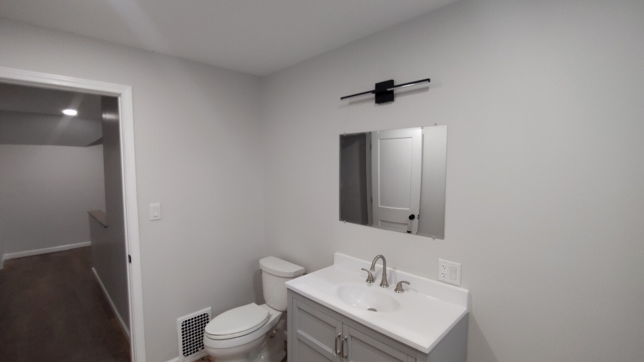 Building Photo - 223 Ash St