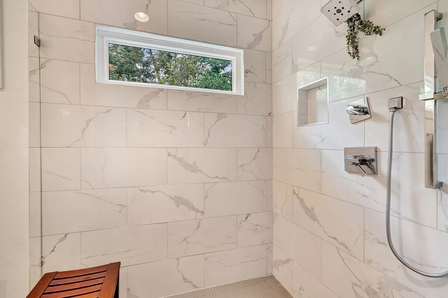 Shower - 1825 Lombardy Ave