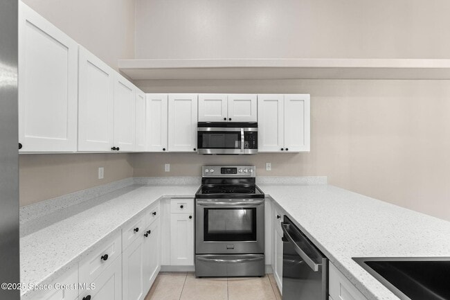 Building Photo - 158 Empress Ave