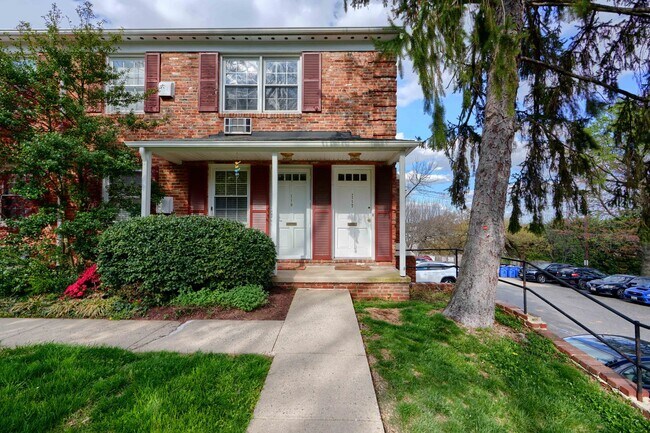 Building Photo - 1 Bed 1 Bath Home for Rent in Rockville, MD- INCLUDES GAS/HEAT AND WATER