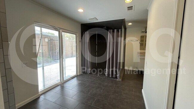 Building Photo - 3701 Leathertop Dr