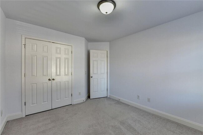 Building Photo - 2104 Nelms Pointe Landing