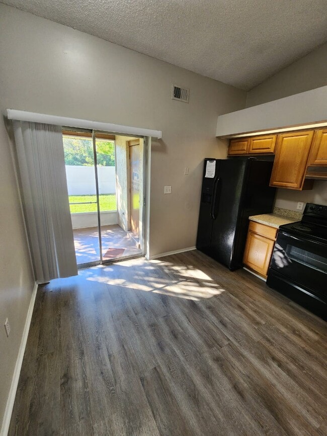 Building Photo - 5140 La Mancha Ct