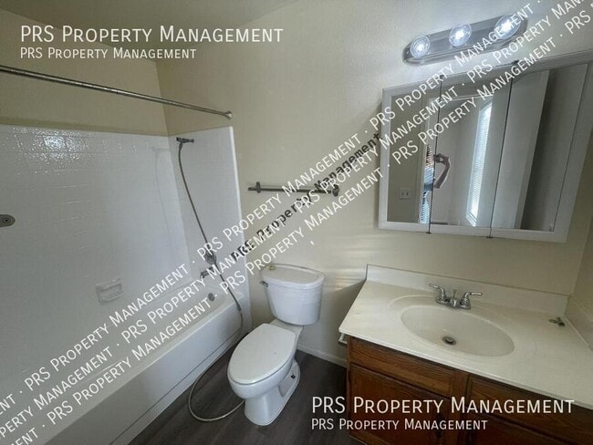 Building Photo - 727 S Hartford St