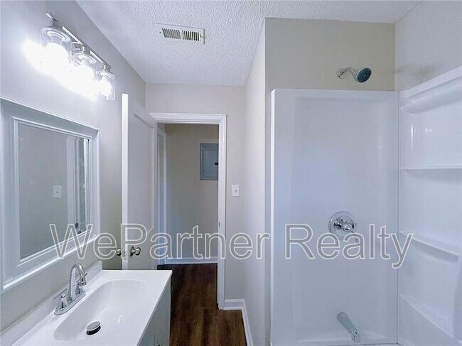 Building Photo - 2126 Ivydale St
