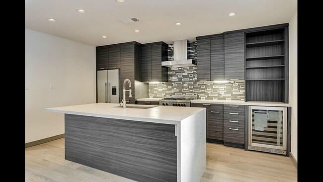 Building Photo - 1410 Hyde Park Blvd