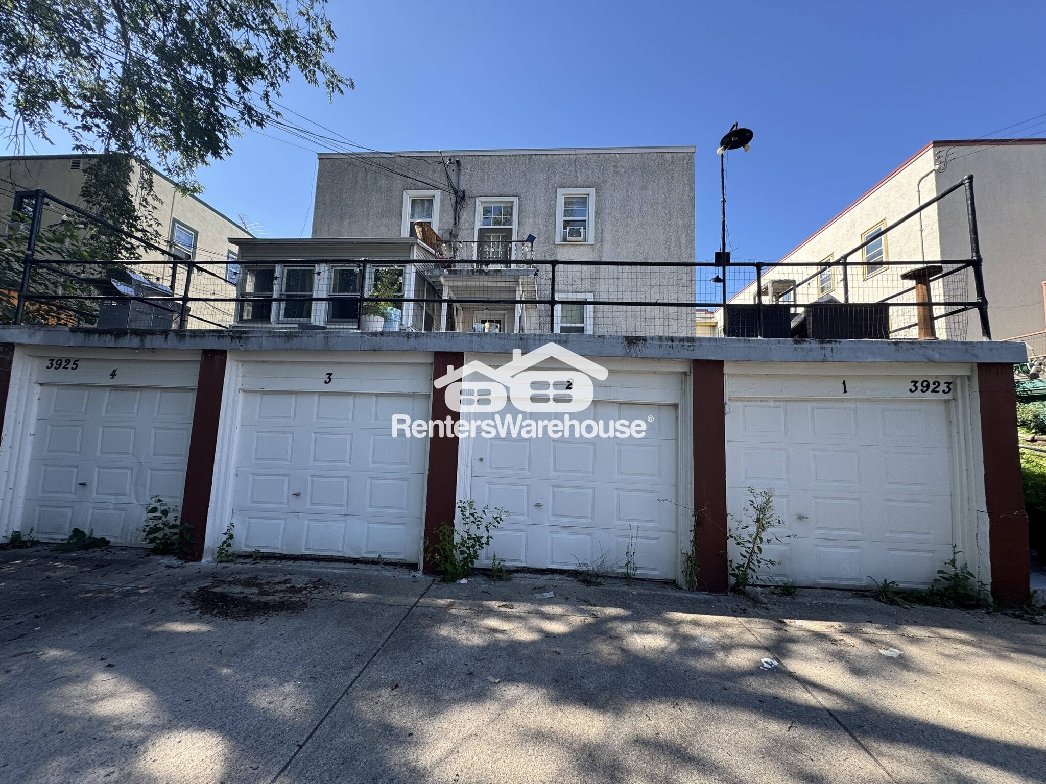 Building Photo - 3925 Chicago Ave