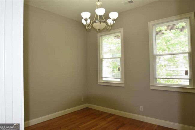 Building Photo - 242 Dodd Ave SW