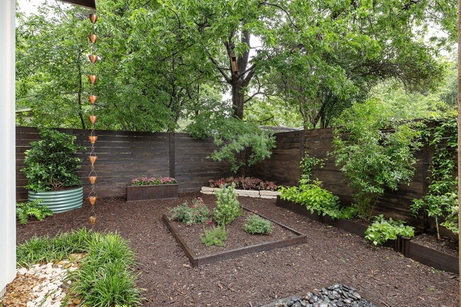 Building Photo - 1310 Choquette Dr