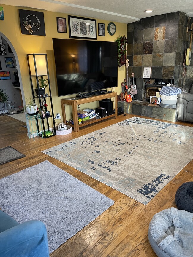 Building Photo - 1005 NE Newall Rd