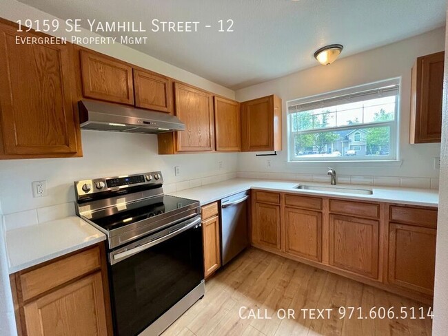 Building Photo - 19159 SE Yamhill St