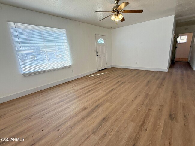 Building Photo - 2817 N 30th Pl