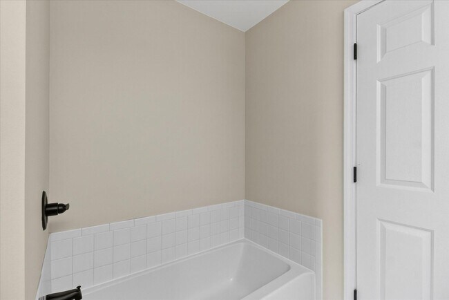 Building Photo - 379 Cherry Orchard Rd