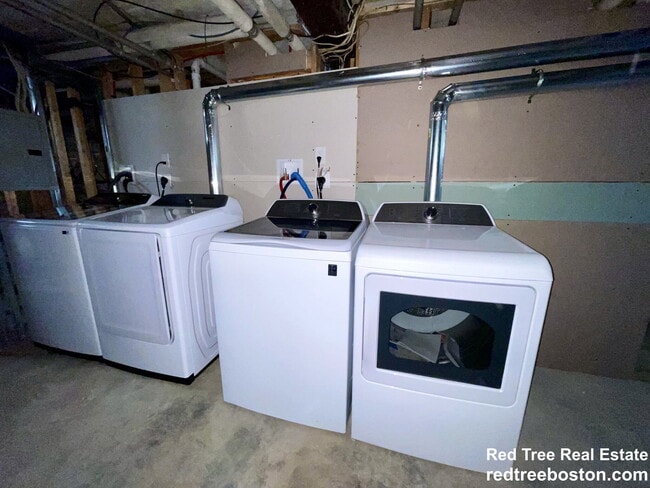 Building Photo - 187 Fellsway W