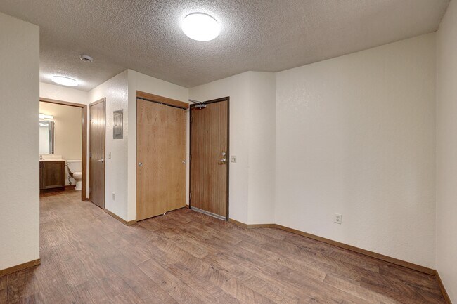 Building Photo - Town Edge Estates
