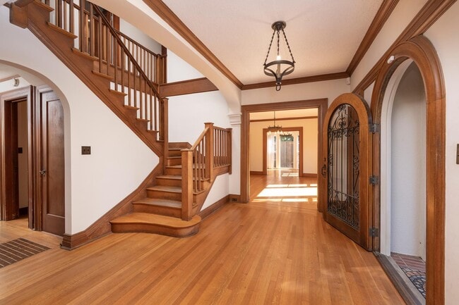 Primary Photo - 850 Edgewood Rd