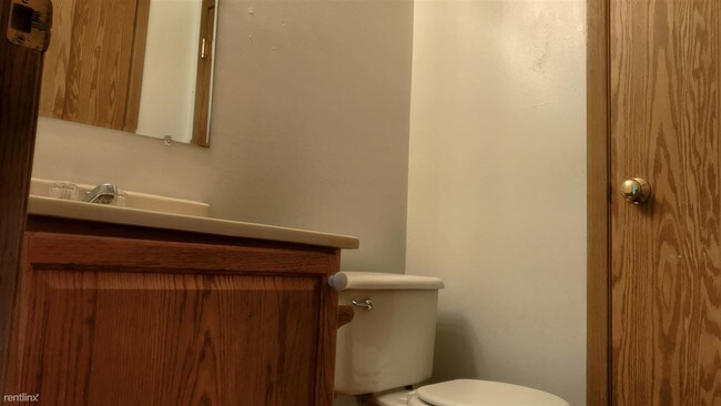 Building Photo - 2 br, 0.5 bath Townhome - Regal Townhomes ...