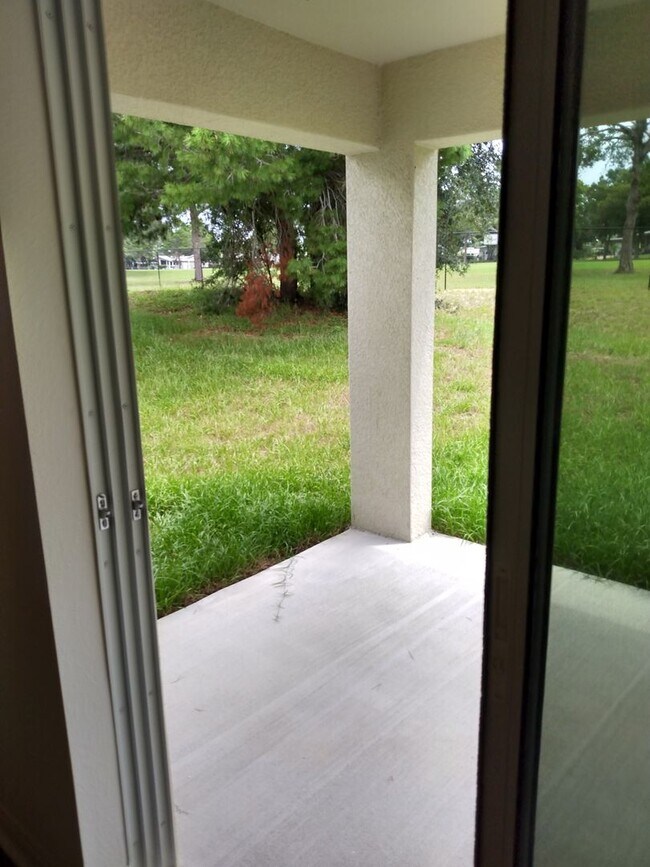 Building Photo - Newer 3 Bedroom 2 Bathroom Villa Home Silver Ridge