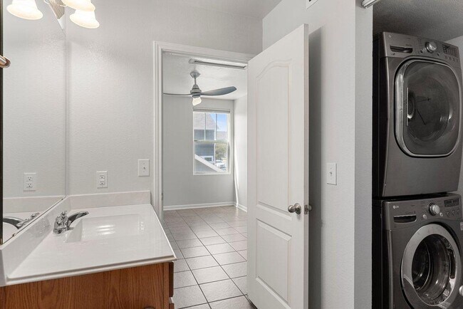 Building Photo - 1600 Arbor Knot Dr