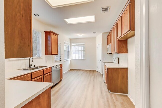 Building Photo - 8116 Forest Heights Ln