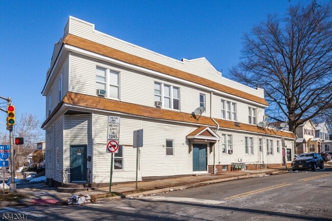 Building Photo - 108 Hilton Ave