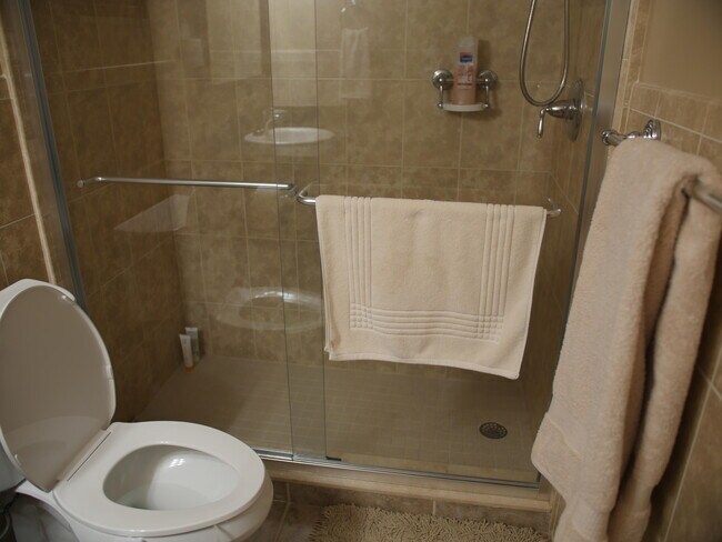 Building Photo - 2769 Garden Dr S