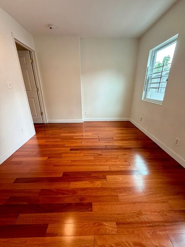 Building Photo - Stunning 3-Bedroom Home in Point Breeze! Available NOW!