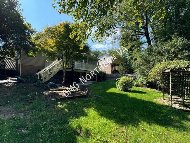 Building Photo - 5406 Gainsborough Dr