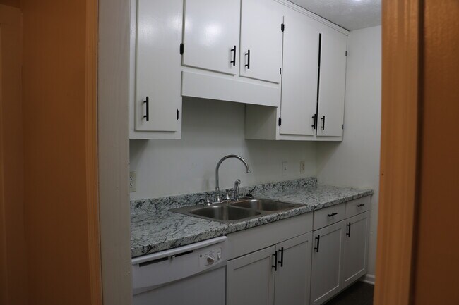 Building Photo - 122 Oak Park Ct