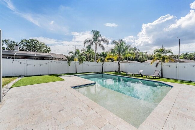 Building Photo - 714 Satin Leaf Ave