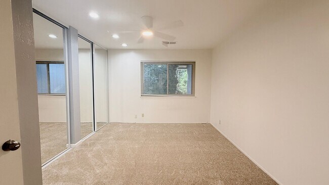 Building Photo - 1065 San Ramon Valley Blvd