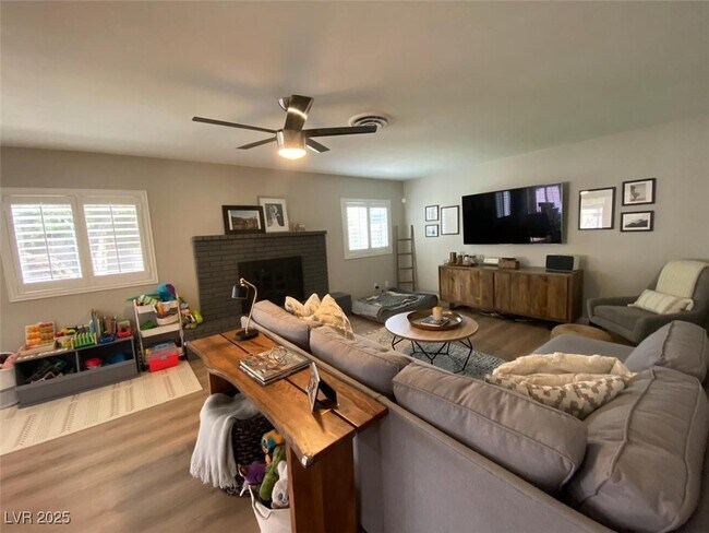 Building Photo - 3011 Burton Ave