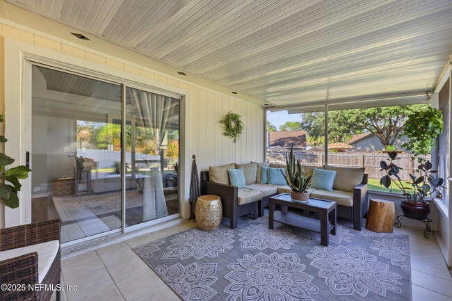 Building Photo - 2143 Lady Di Ln