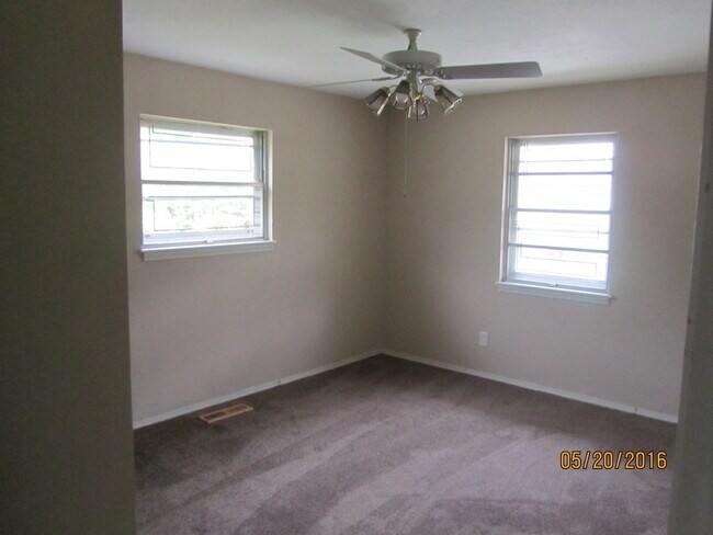 Building Photo - NICE NW HOME