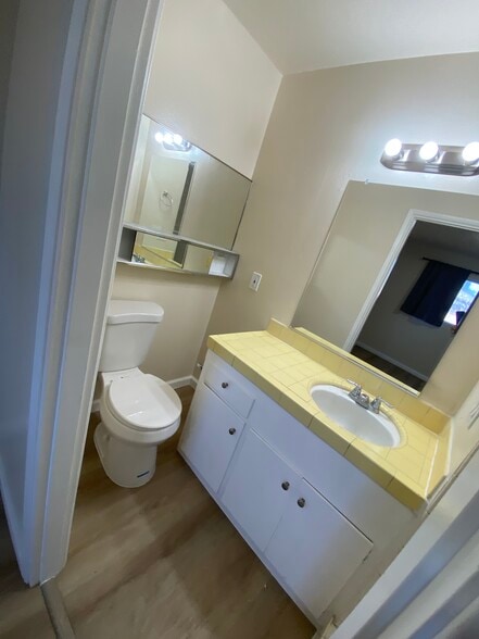 Building Photo - 2713 El Caprice Dr