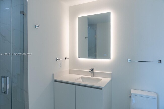 Building Photo - 700 NE 24th St