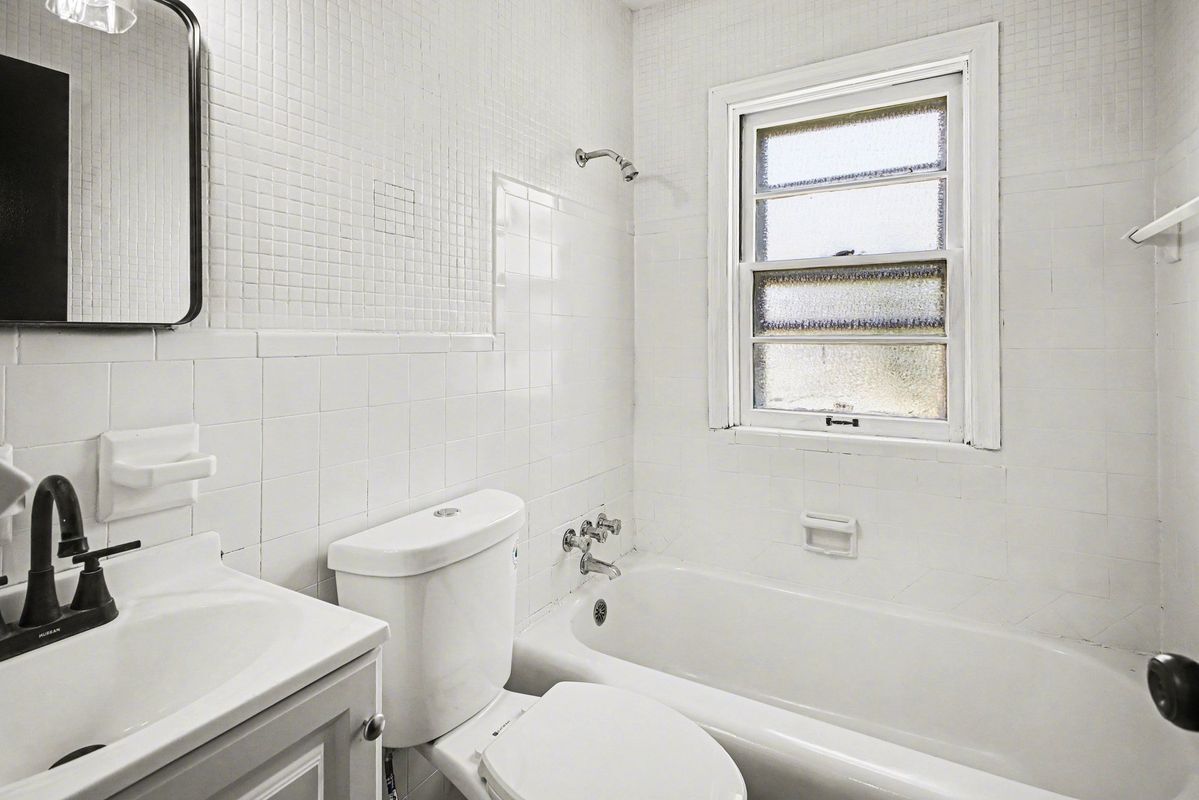 Building Photo - 10205 St Daniel Ln