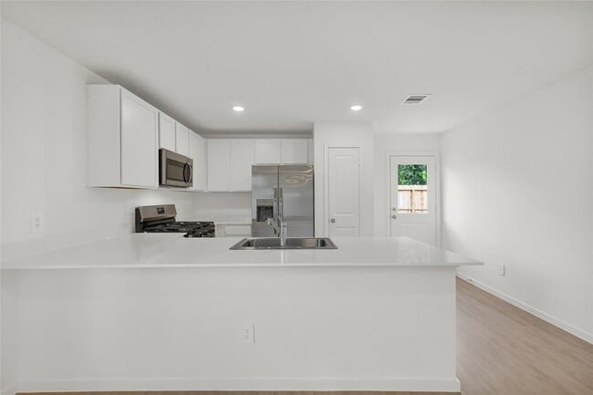 Building Photo - 17942 Becker Lndg Dr