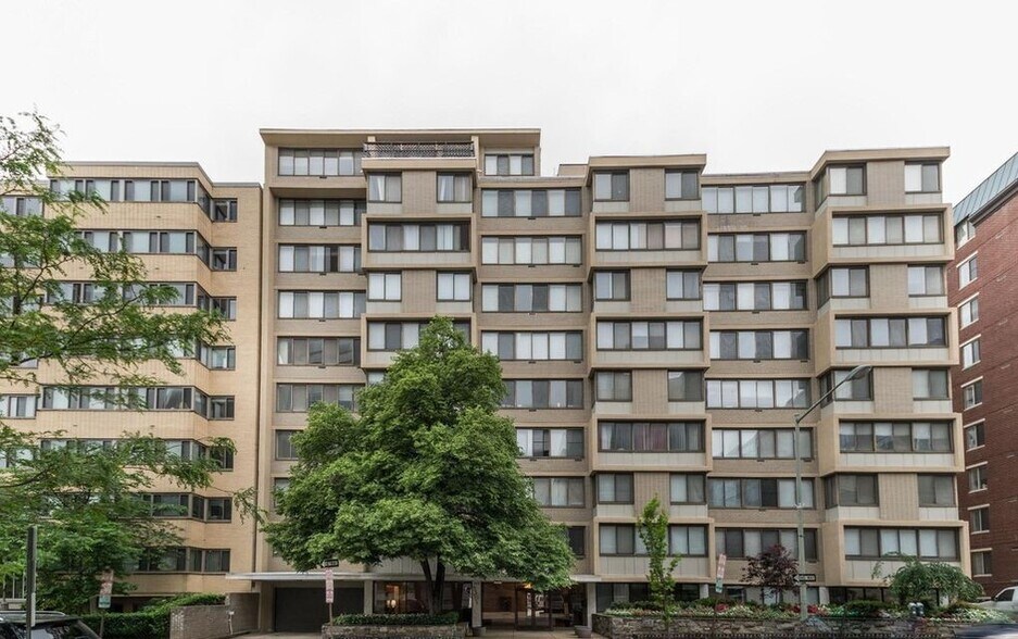 Building Photo - 522 21st St NW